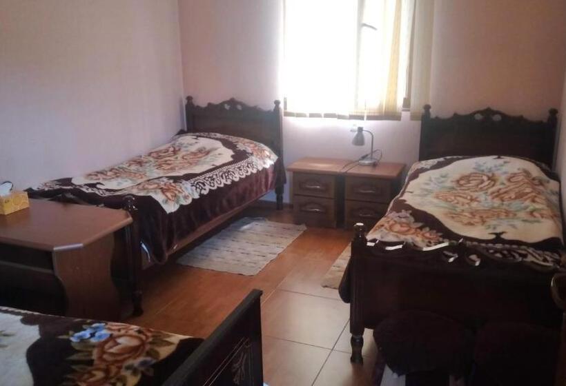 تختخواب و صبحانه Tatev 1