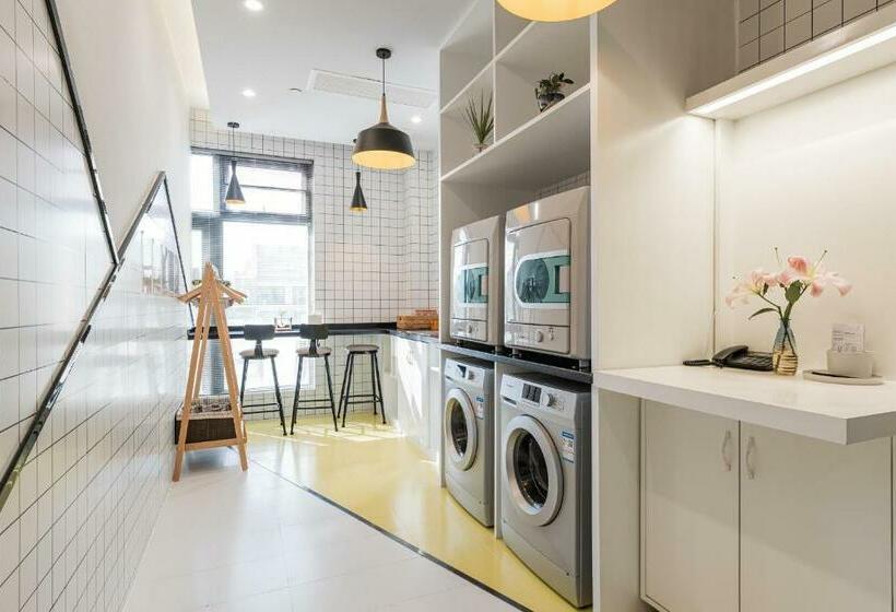 Atour Hotel Zhenjiang Xijindu Jinshan Temple