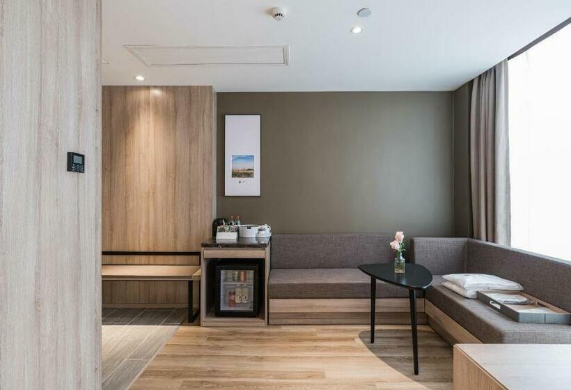 Atour Hotel Zhenjiang Xijindu Jinshan Temple