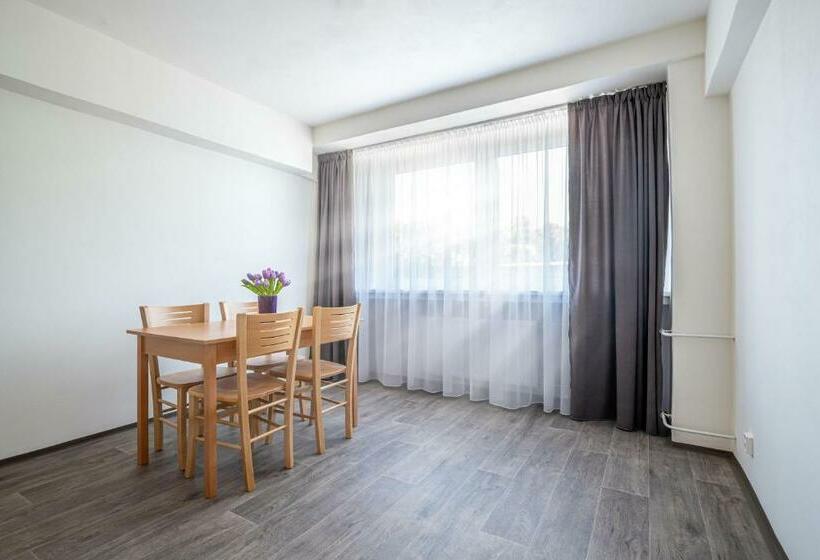 Hostel Apartmány A Studia Zámecký Park