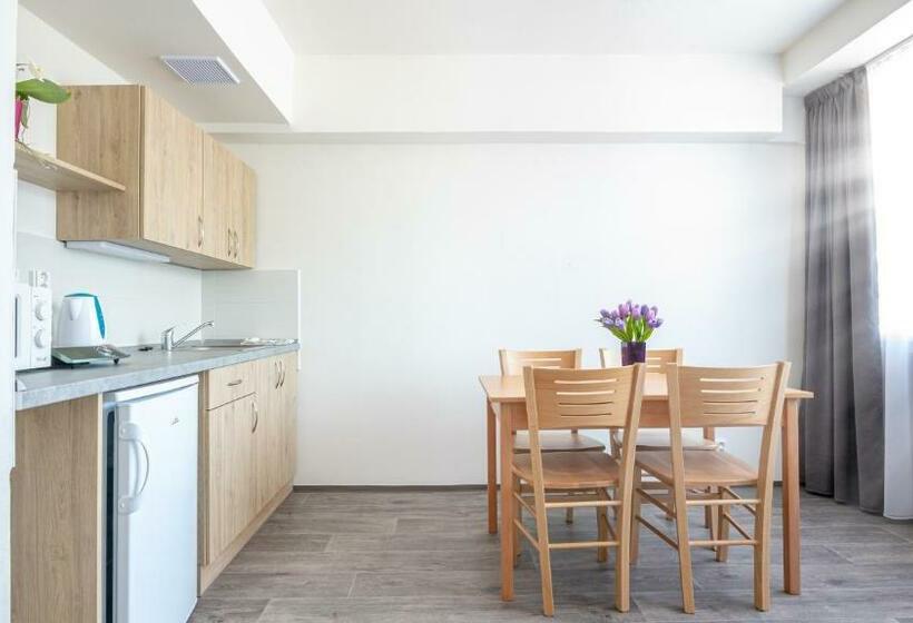 Hostel Apartmány A Studia Zámecký Park