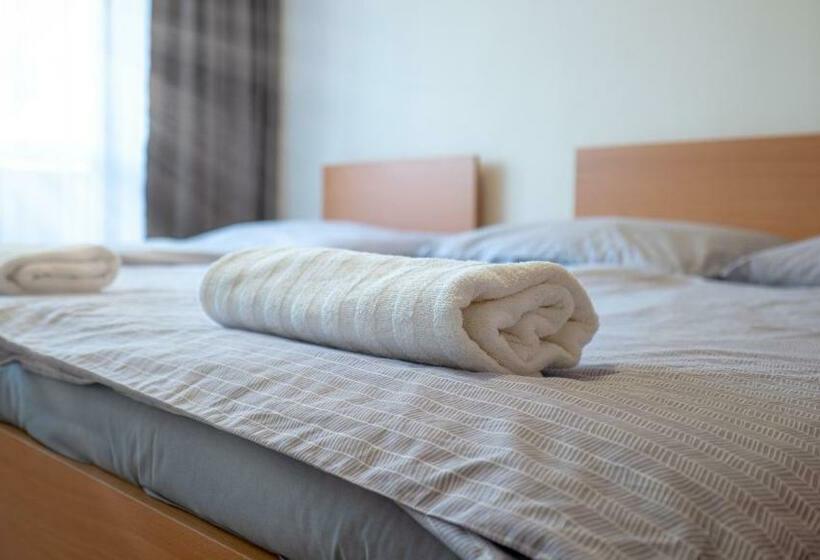 Hostel Apartmány A Studia Zámecký Park