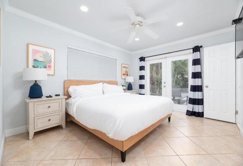 Luxurious Fort Lauderdale Pool Home