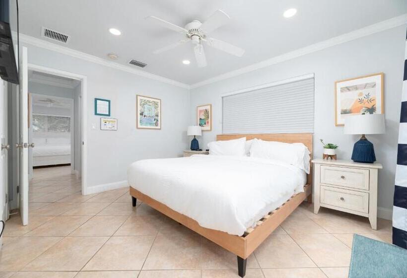 Luxurious Fort Lauderdale Pool Home