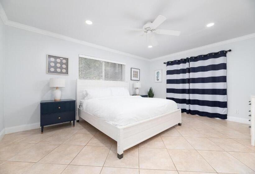 Luxurious Fort Lauderdale Pool Home