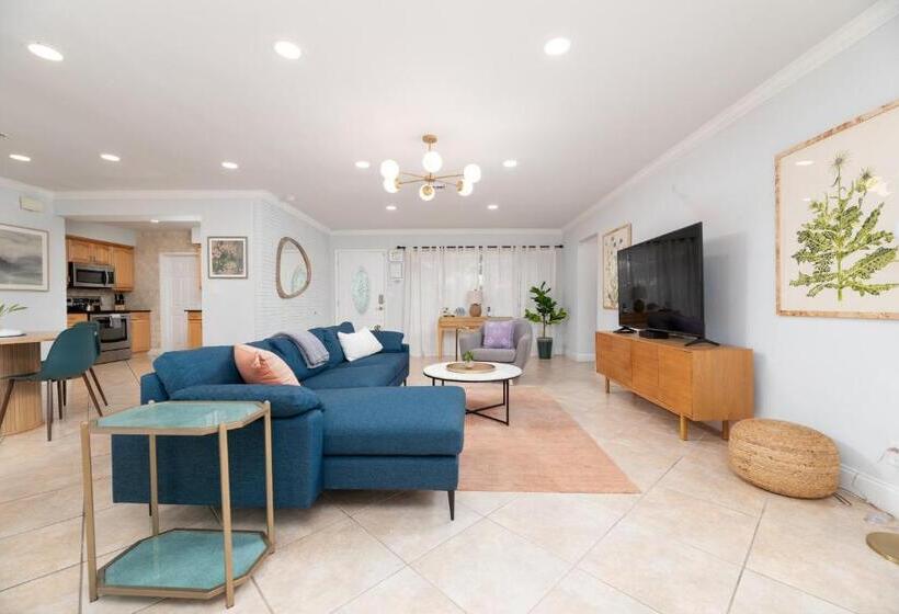 Luxurious Fort Lauderdale Pool Home