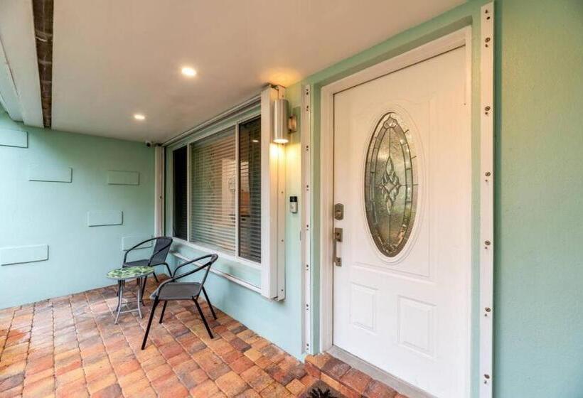 Luxurious Fort Lauderdale Pool Home