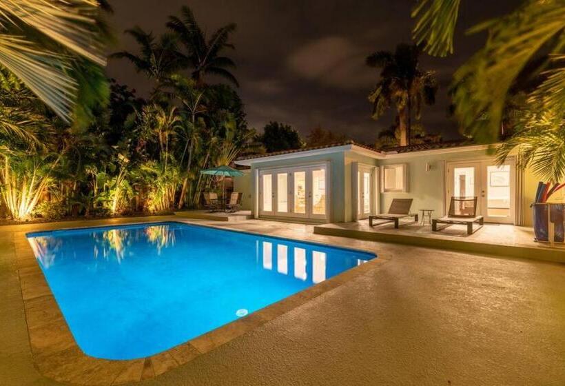 Luxurious Fort Lauderdale Pool Home