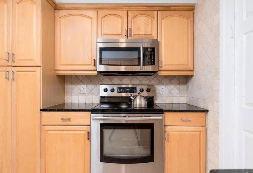 Luxurious Fort Lauderdale Pool Home