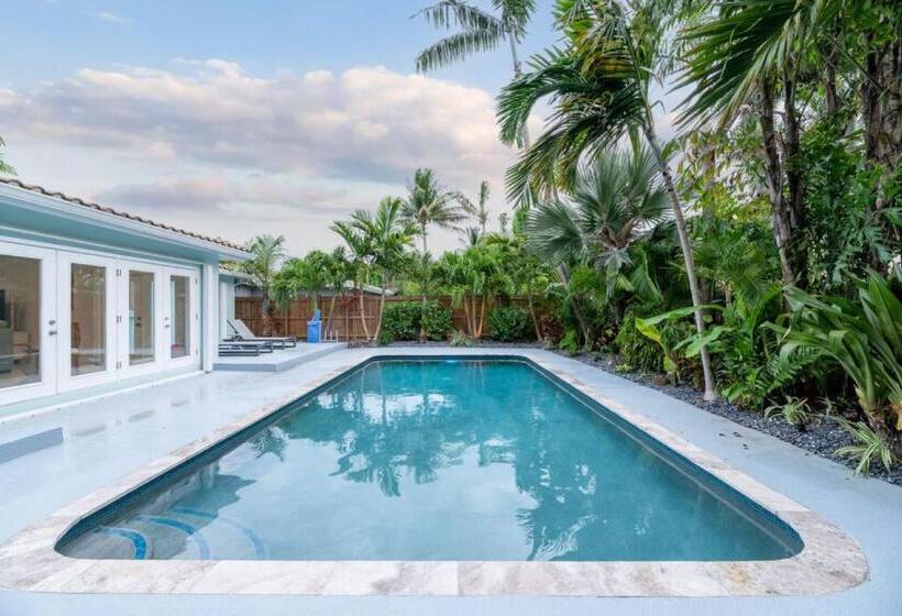 Luxurious Fort Lauderdale Pool Home