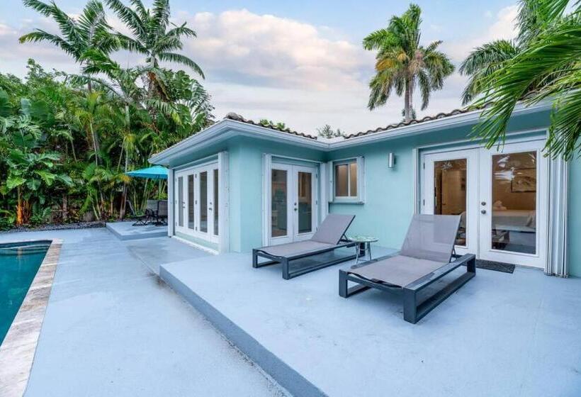 Luxurious Fort Lauderdale Pool Home