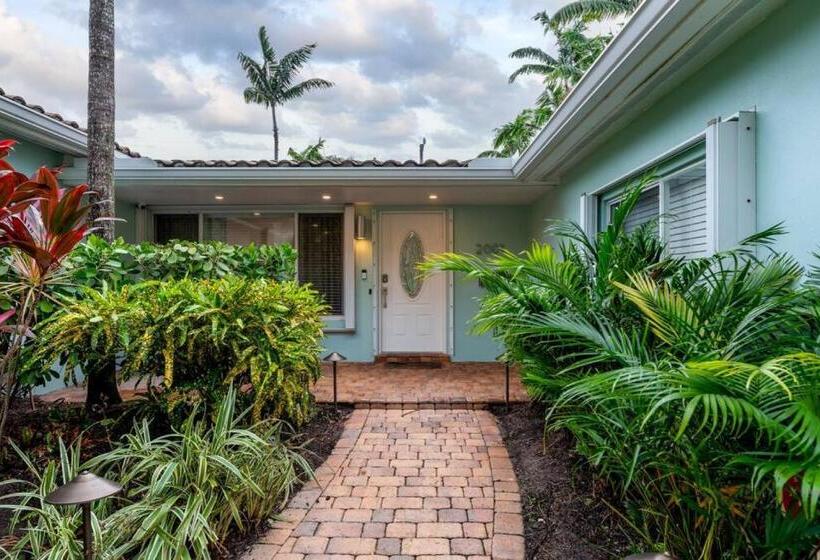 Luxurious Fort Lauderdale Pool Home