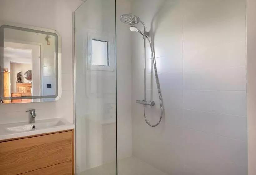 Maison En Front De Mer  10 Personnes   Jardin