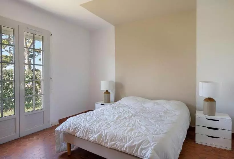 Maison En Front De Mer  10 Personnes   Jardin