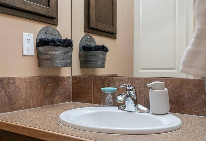 Prairie Oasis I Sleeps 16 L Bbq & Patio L Smart Tv