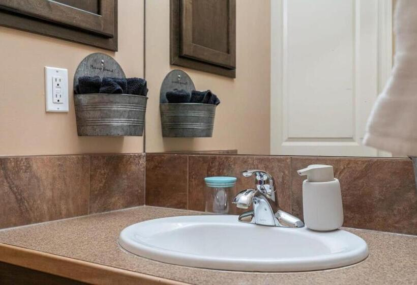 Prairie Oasis I Sleeps 16 L Bbq & Patio L Smart Tv