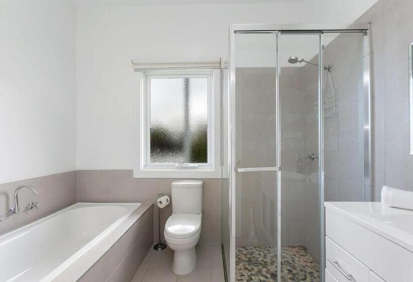 Seaview Apollo Escape