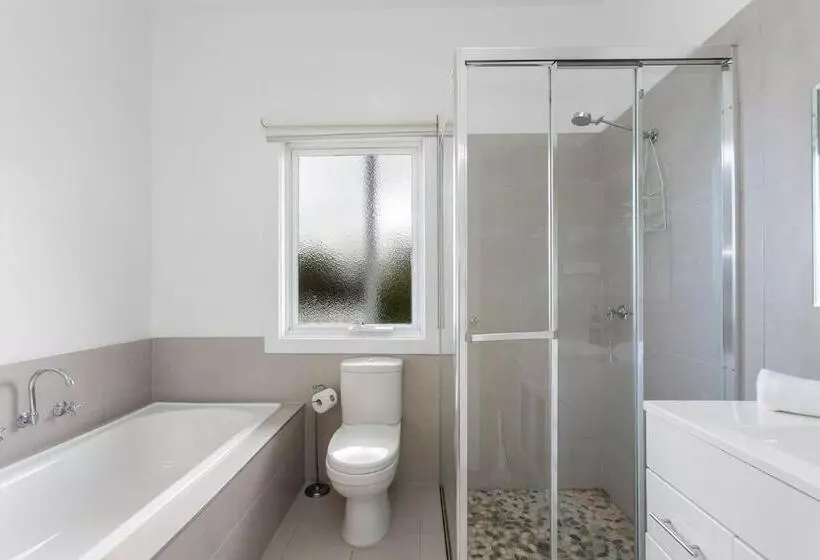 Seaview Apollo Escape