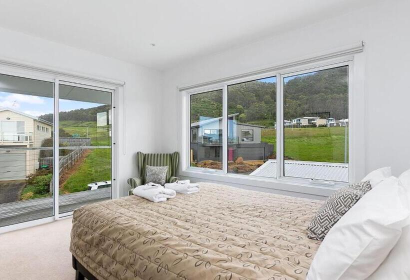 Seaview Apollo Escape