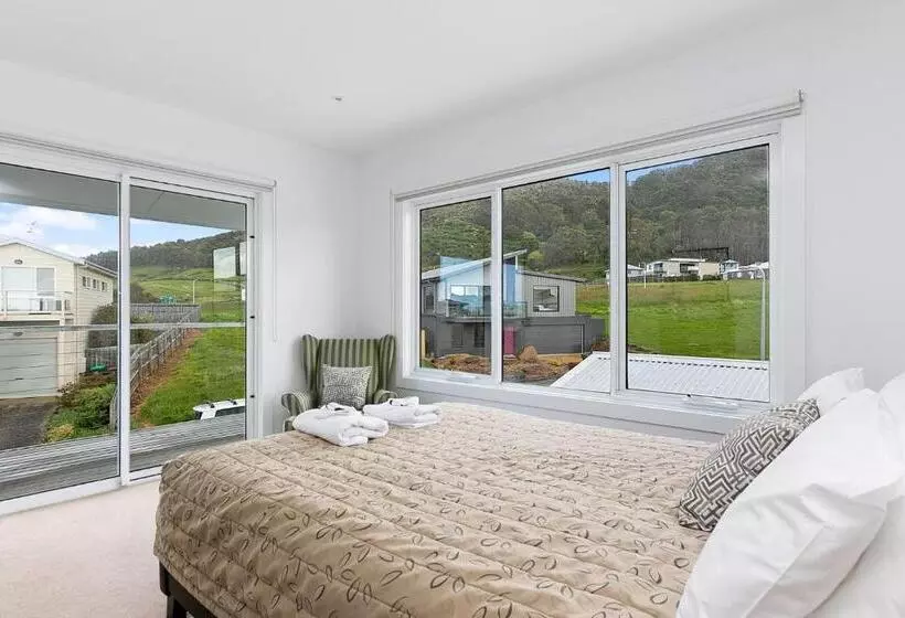 Seaview Apollo Escape