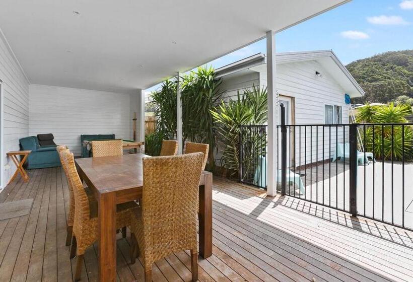 Seaview Apollo Escape