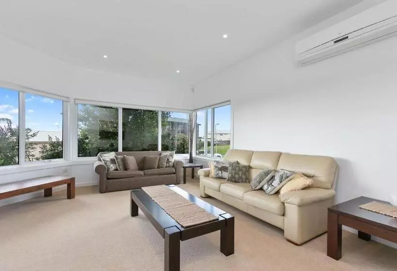 Seaview Apollo Escape