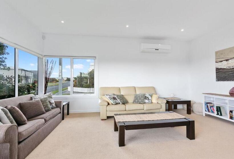 Seaview Apollo Escape