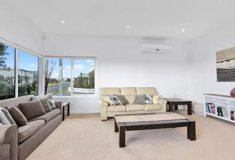 Seaview Apollo Escape