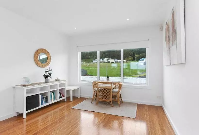 Seaview Apollo Escape