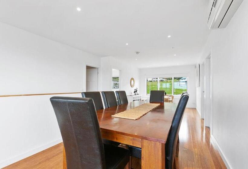 Seaview Apollo Escape