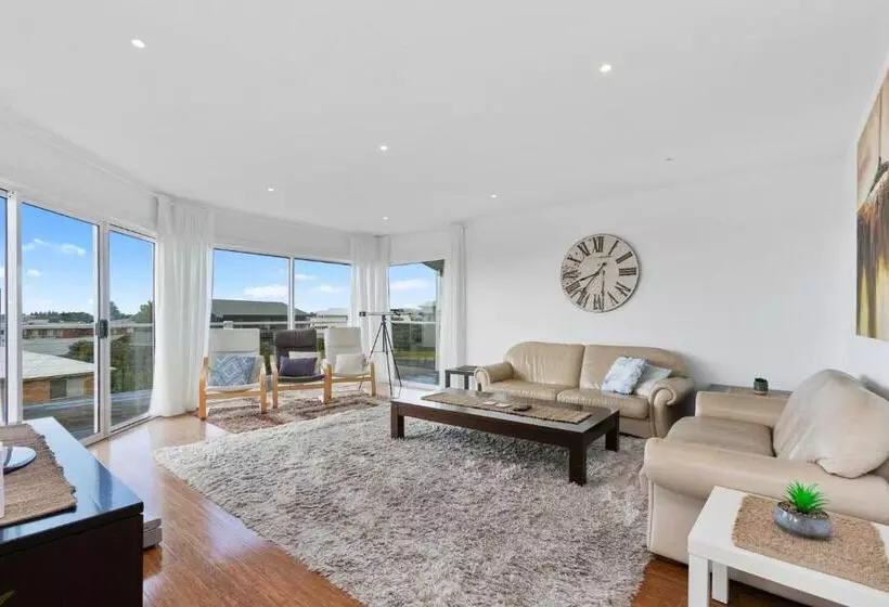 Seaview Apollo Escape