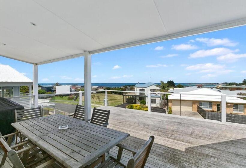 Seaview Apollo Escape