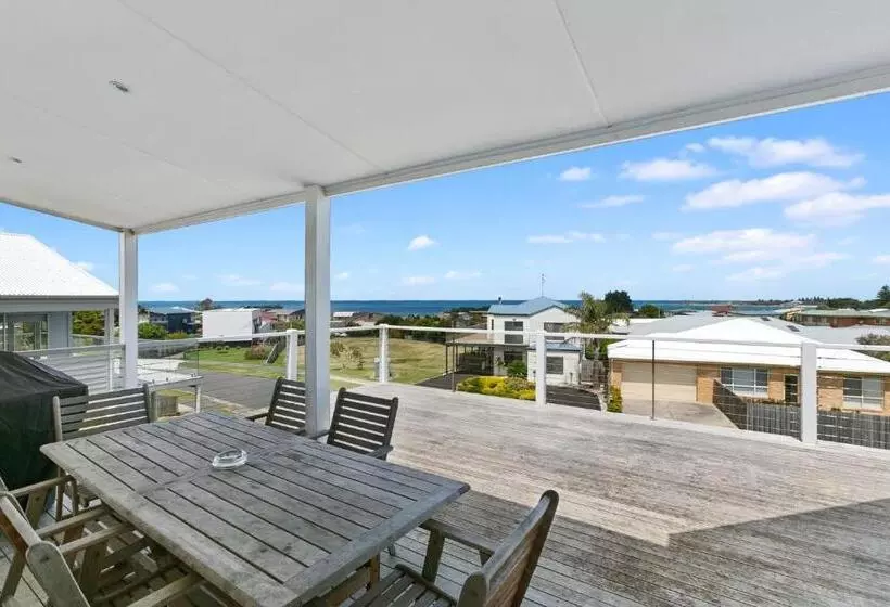 Seaview Apollo Escape