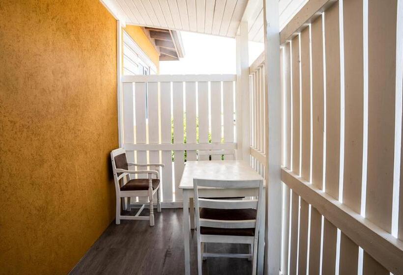 تختخواب و صبحانه Incognito Reggae Rooms