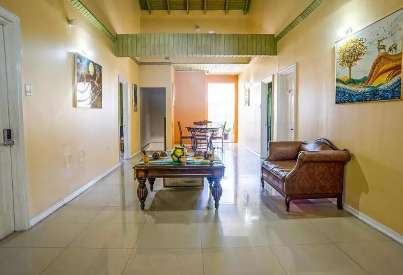 Aamiaismajoitus (B&B) Incognito Reggae Rooms