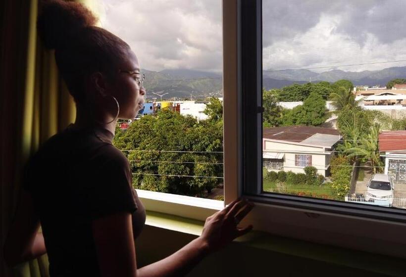 تختخواب و صبحانه Incognito Reggae Rooms