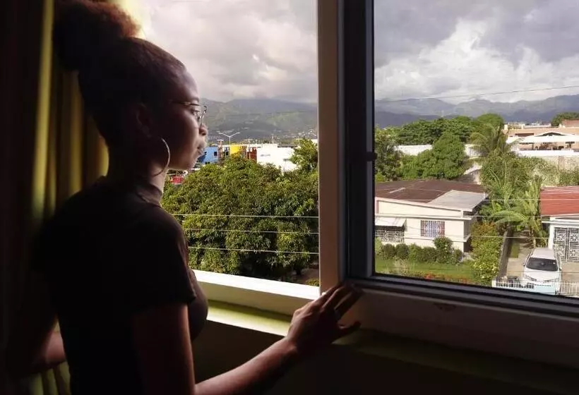 Aamiaismajoitus (B&B) Incognito Reggae Rooms