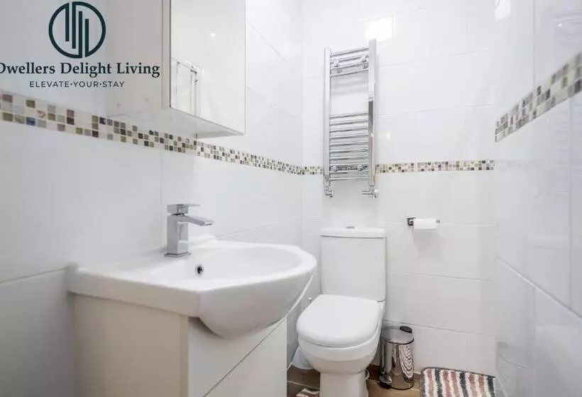 Dwellers Delight Living 3 Bed House 2 Bathroom With Wifi & Parking In Prime Location Of London Ching