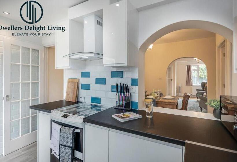 Dwellers Delight Living 3 Bed House 2 Bathroom With Wifi & Parking In Prime Location Of London Ching
