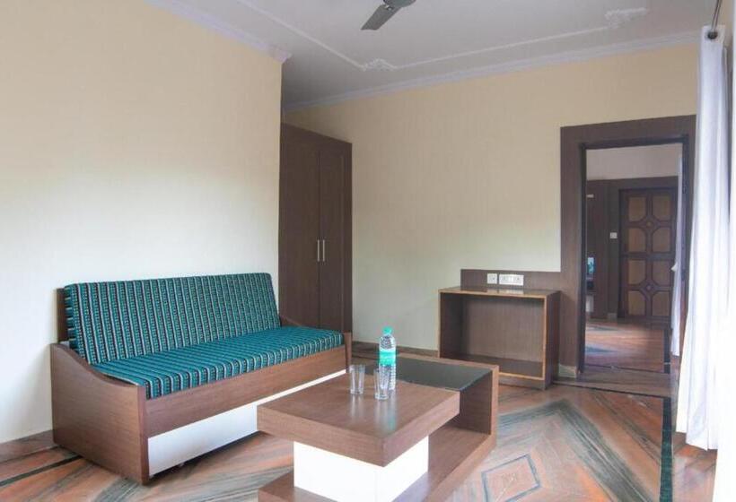 هتل Goroomgo Kavyansh Villa Bhimtal   Parking Facilities   Excellent Homestay Feel Like Home