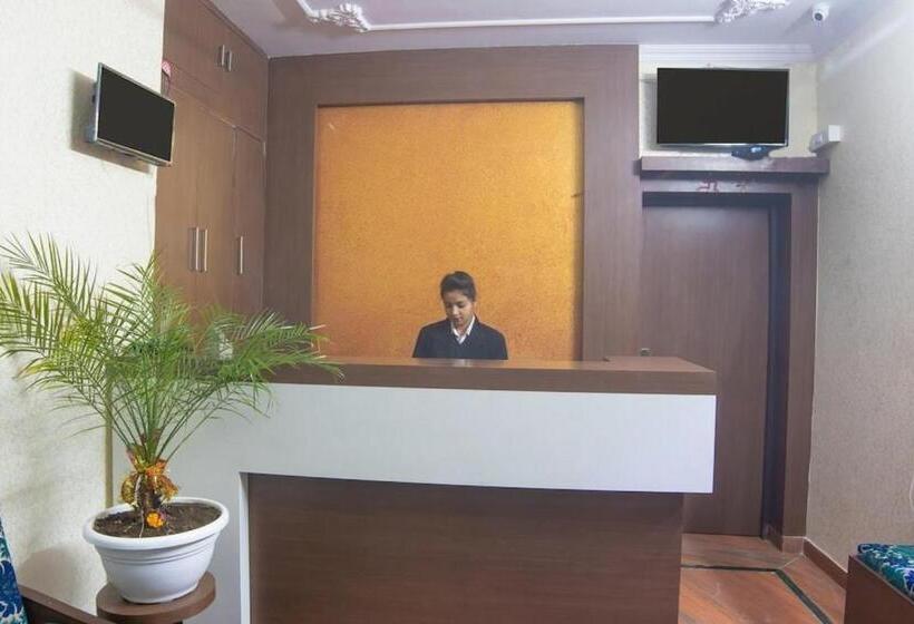 هتل Goroomgo Kavyansh Villa Bhimtal   Parking Facilities   Excellent Homestay Feel Like Home