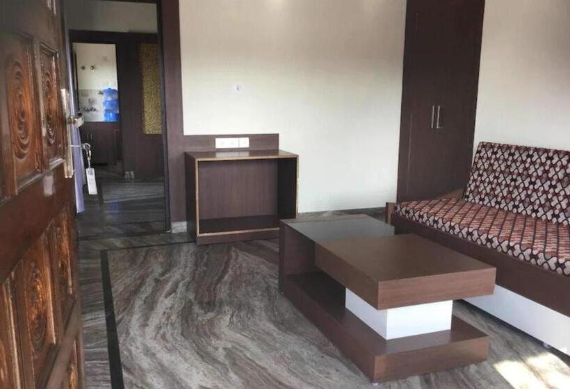 هتل Goroomgo Kavyansh Villa Bhimtal   Parking Facilities   Excellent Homestay Feel Like Home