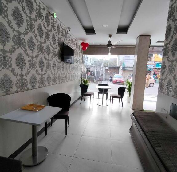 هتل Oyo 87926  New Imperial