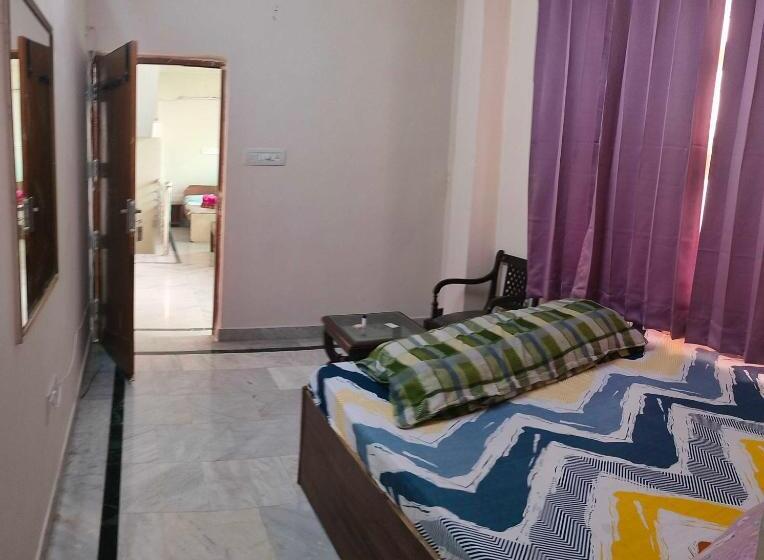 هتل Oyo 87926  New Imperial