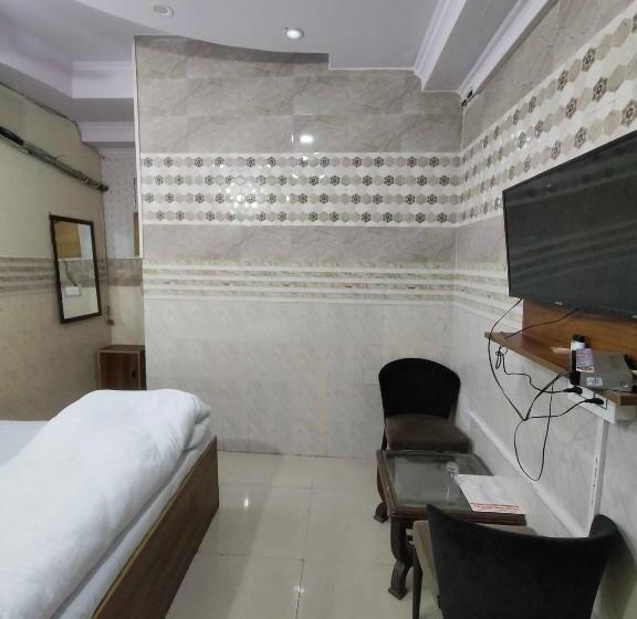 هتل Oyo 87926  New Imperial