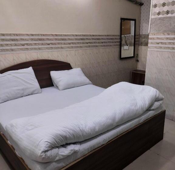 هتل Oyo 87926  New Imperial