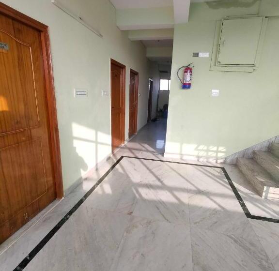 هتل Oyo 87926  New Imperial