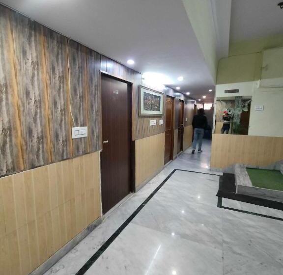 هتل Oyo 87926  New Imperial