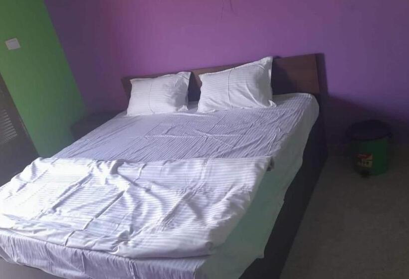 בית מלון כפרי Oyo 87951 King Plaza