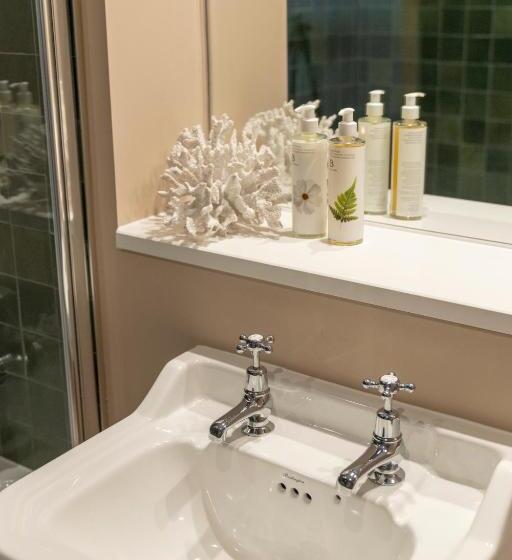 فندق Oyster House